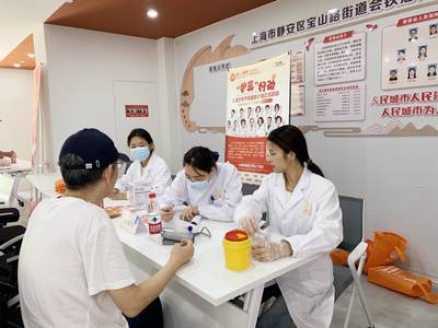 上海六一儿童医院宝山路街道便民服务活动 健康咨询暖人心